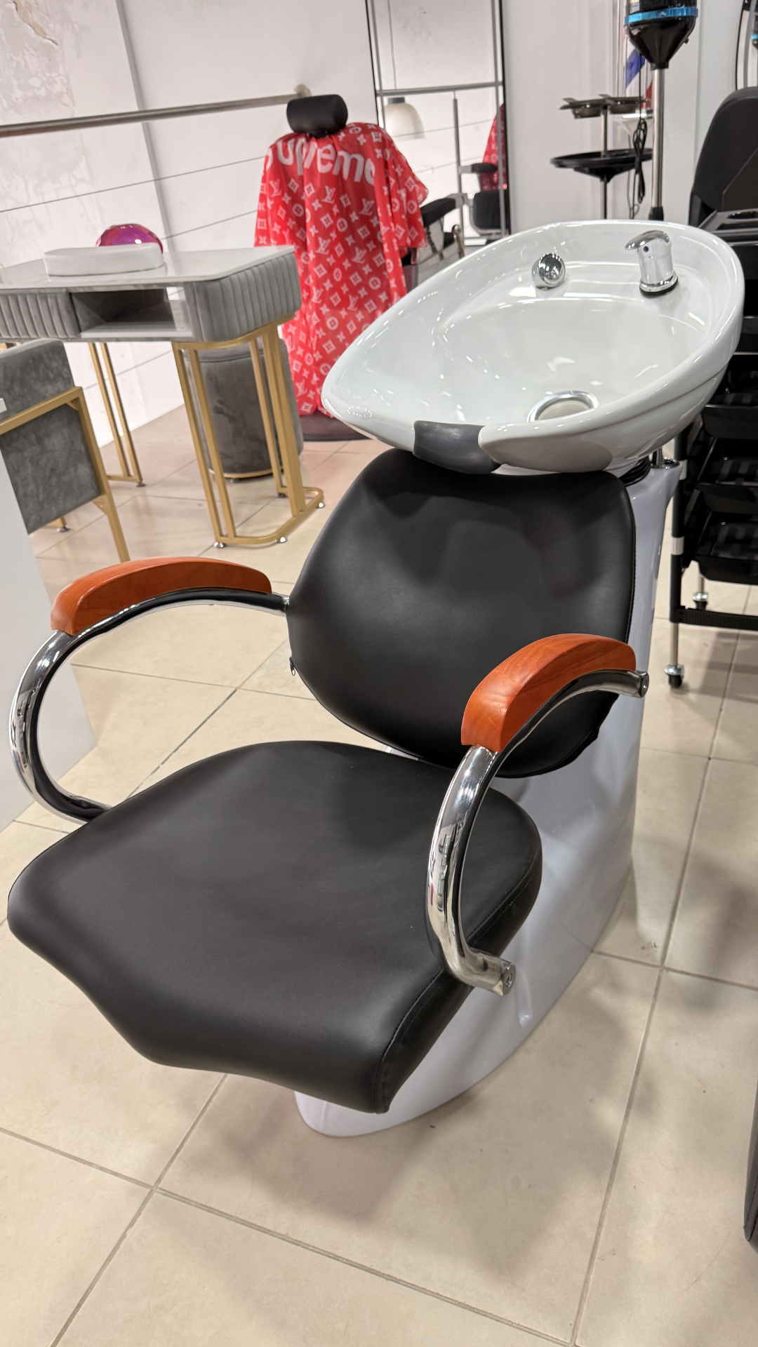 Lavacabeza de ceramica Base fibra de vidrio Apoyabrazos madera